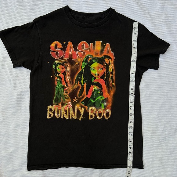 Bratz Sasha Bunny Boo Boyfriend Graphic Tee Shirt Short Sleeve Black Size Small - Picture 5 of 5